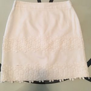 Ann Taylor Loft delicate lace skirt. Size 4